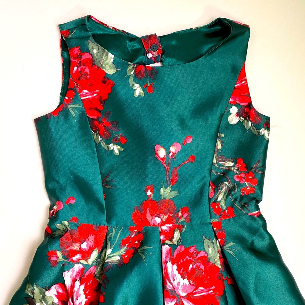 Beautiful new floral dress for girls from The Children’s Place. Size 10.